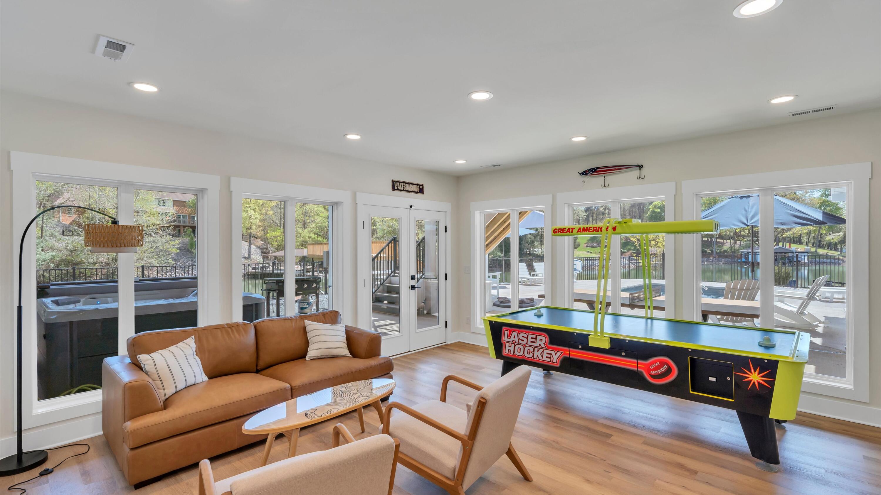 2937 Blount DR
