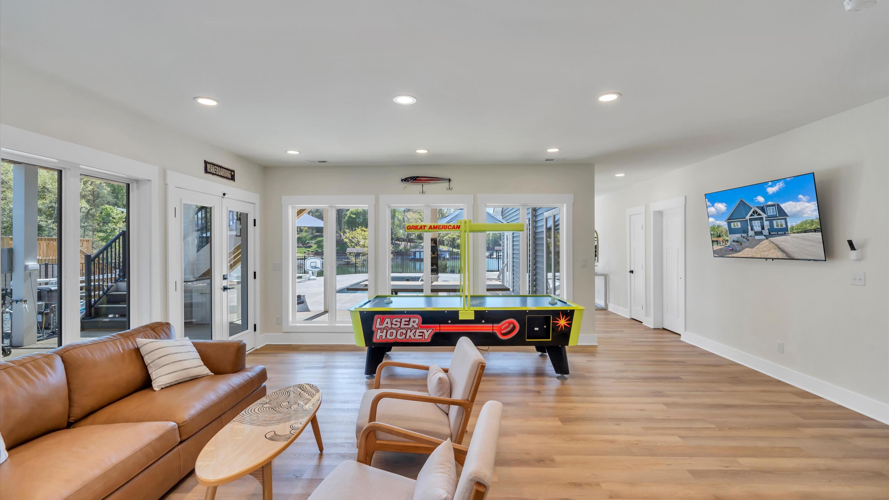 2937 Blount DR