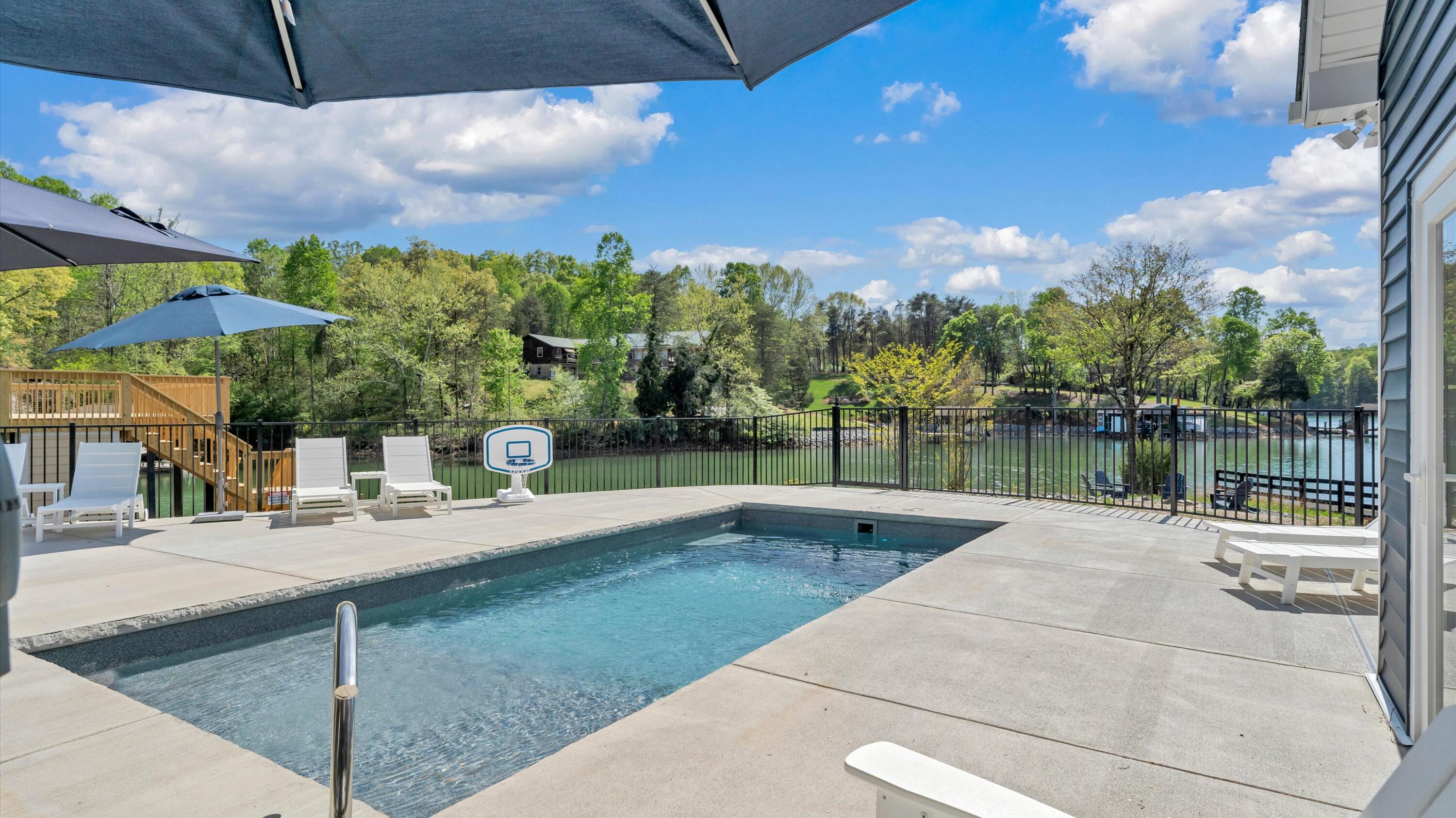 2937 Blount DR