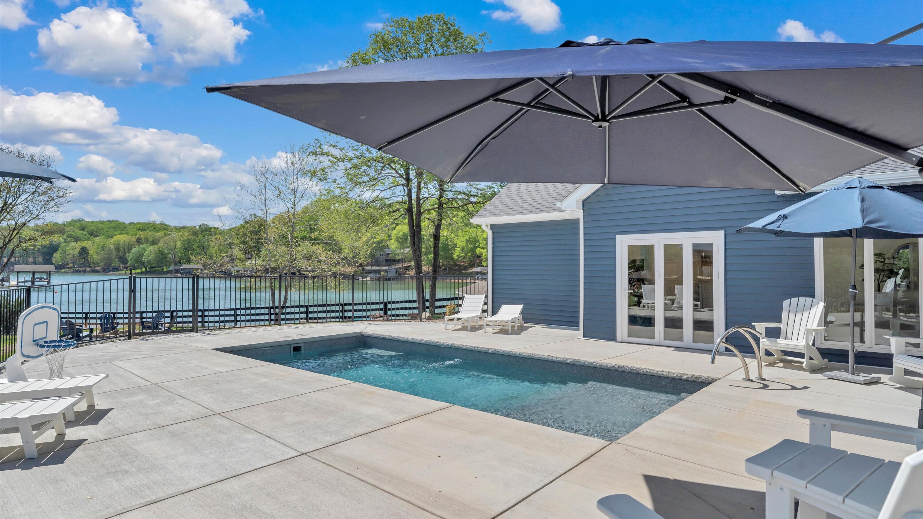 2937 Blount DR