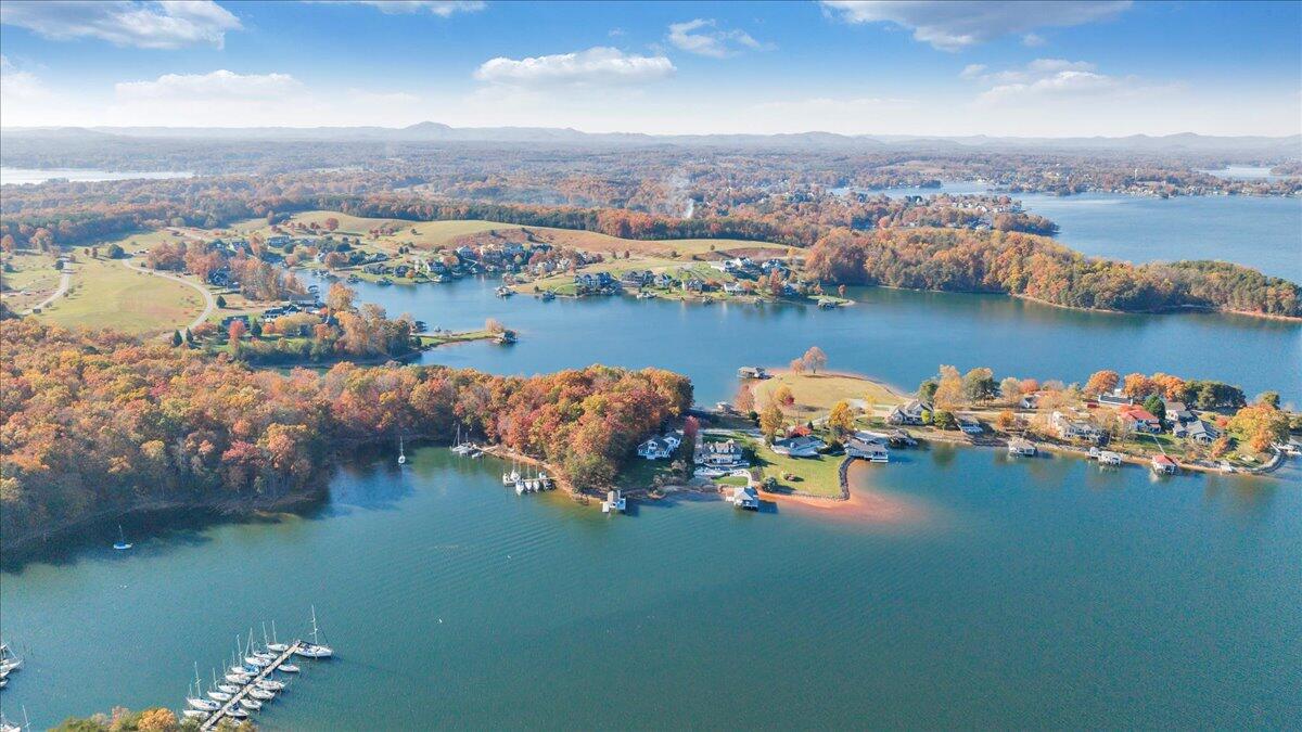 362 Carrs Point LN