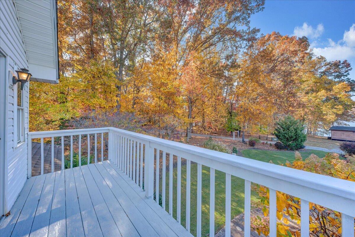 362 Carrs Point LN