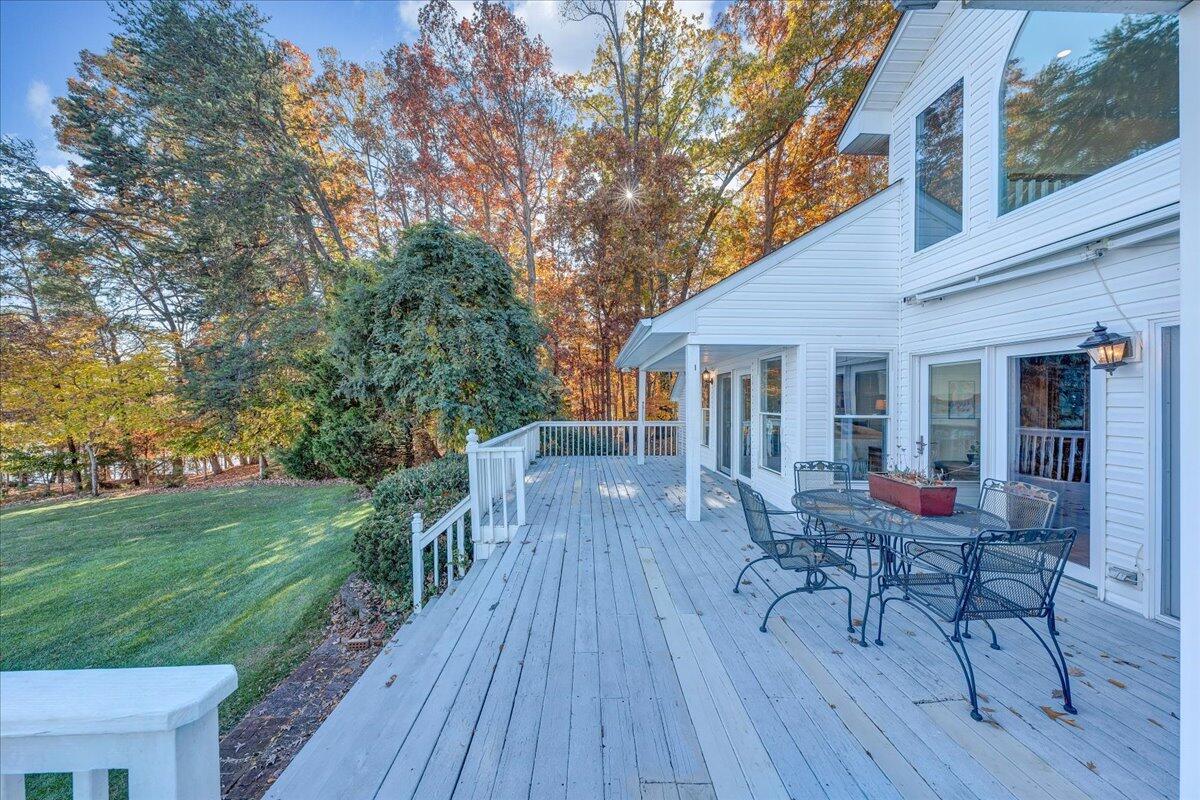 362 Carrs Point LN