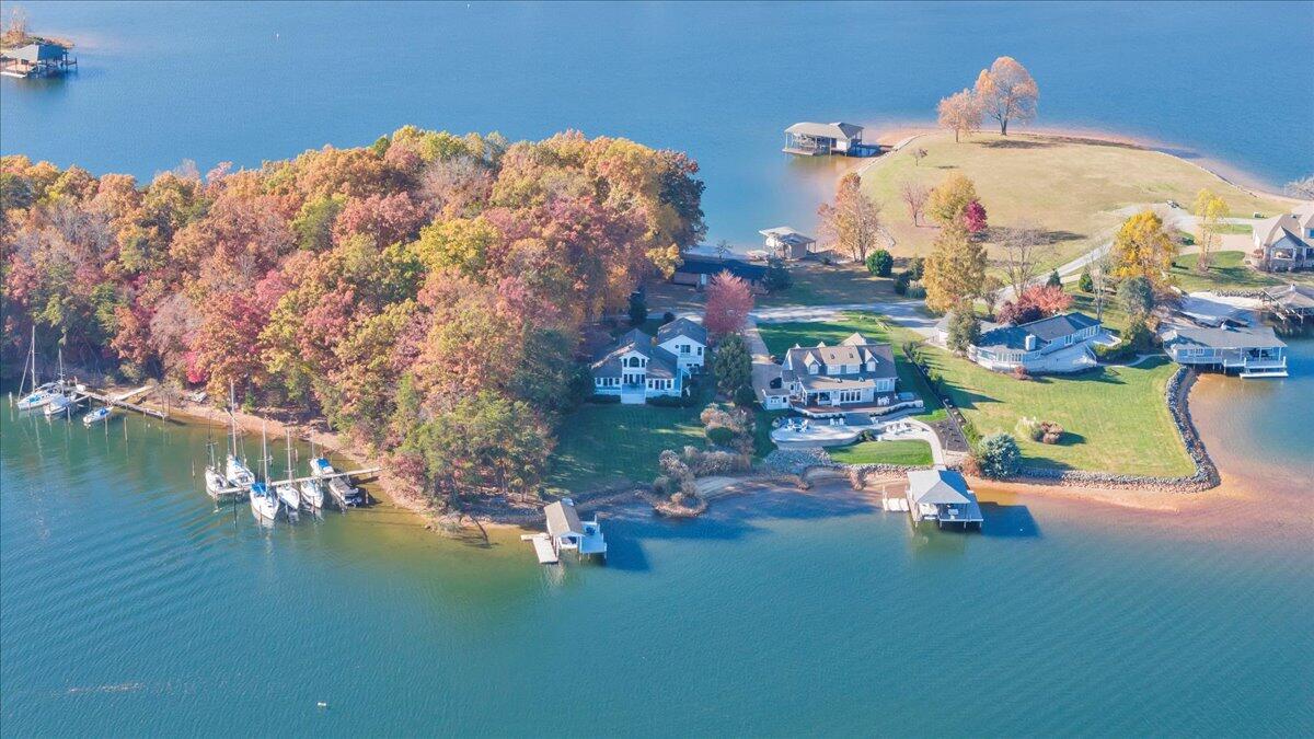 362 Carrs Point LN
