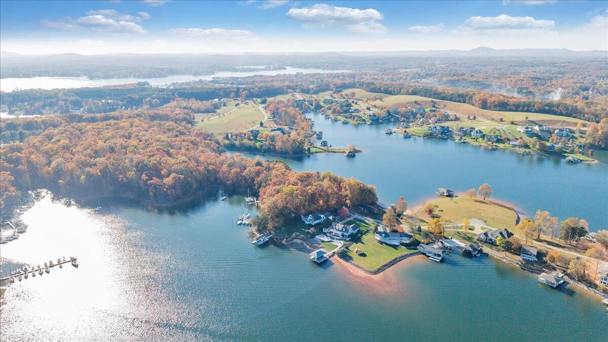 362 Carrs Point LN