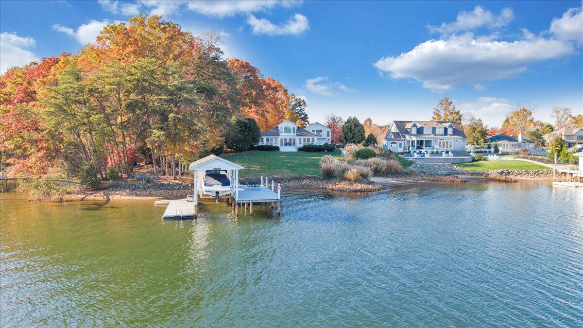 362 Carrs Point LN