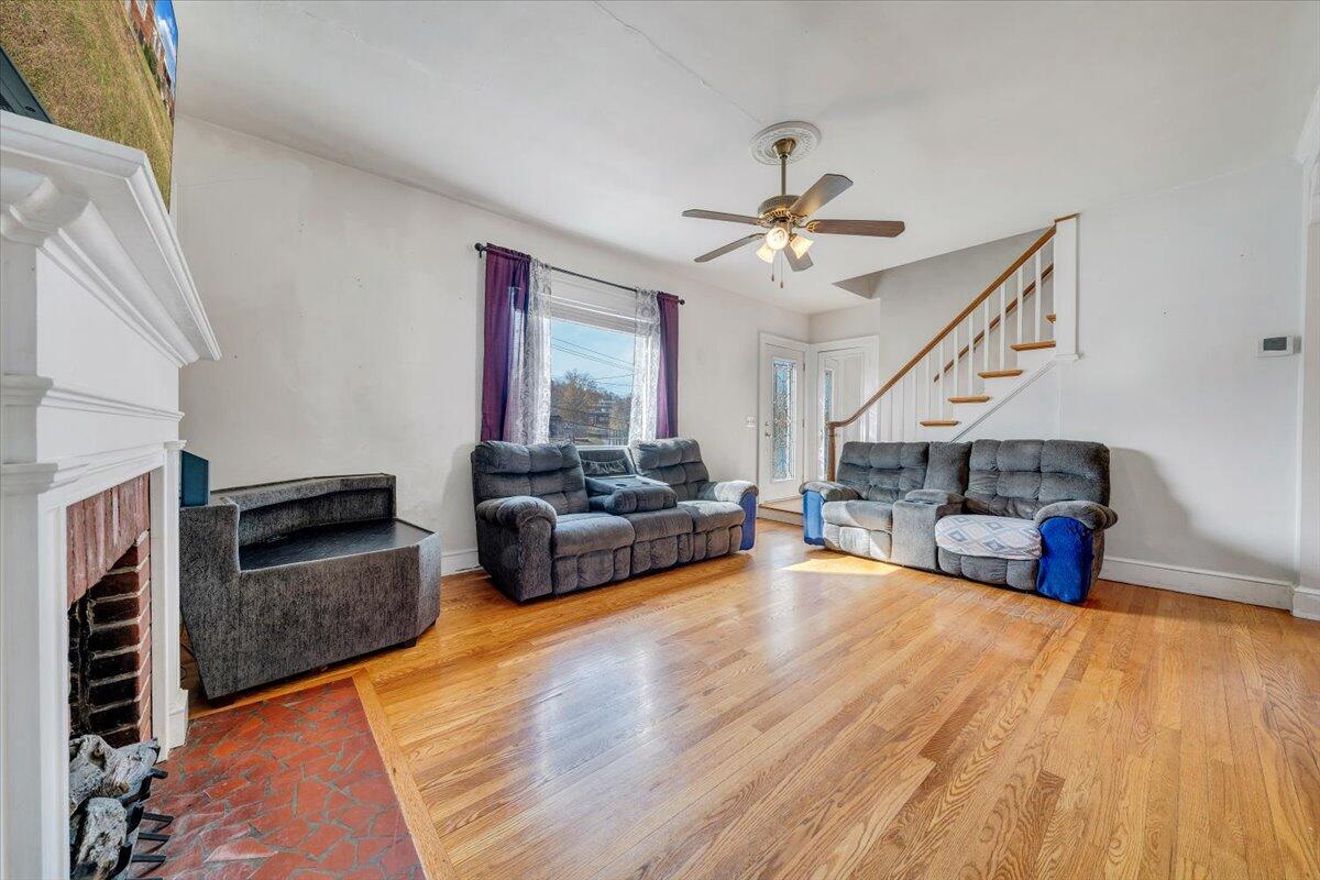 3116 Spring RD SW