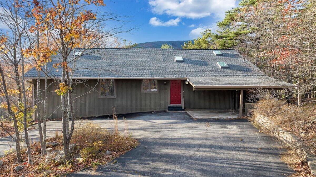 1884 Oak DR