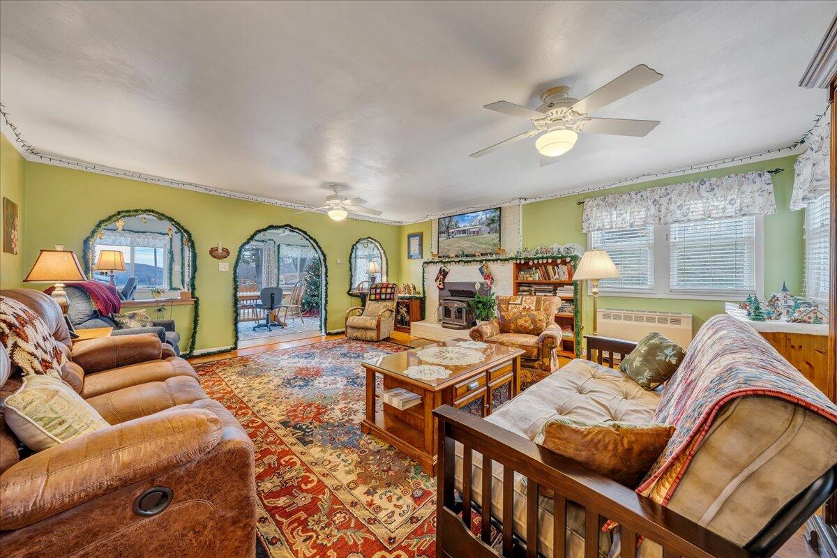 9009 Poor Mountain RD