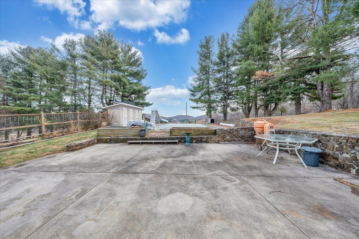 9009 Poor Mountain RD