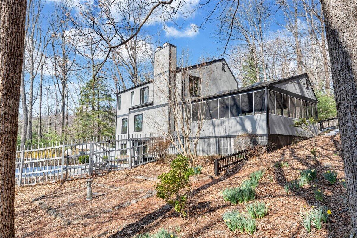 6878 Mount Chestnut RD