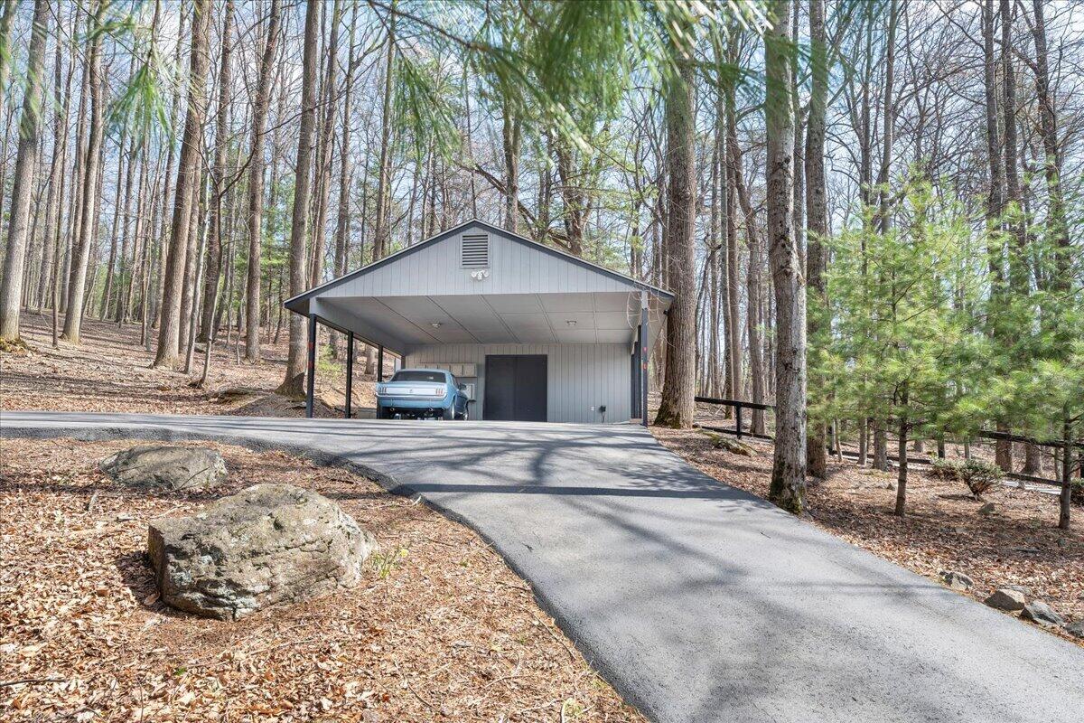 6878 Mount Chestnut RD