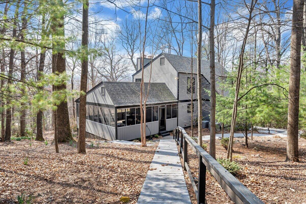6878 Mount Chestnut RD