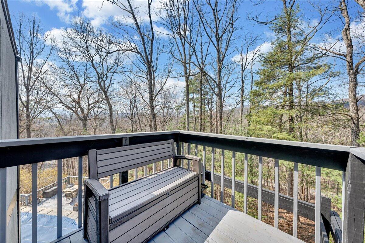 6878 Mount Chestnut RD