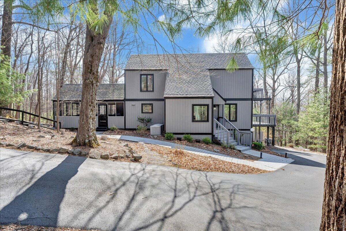 6878 Mount Chestnut RD