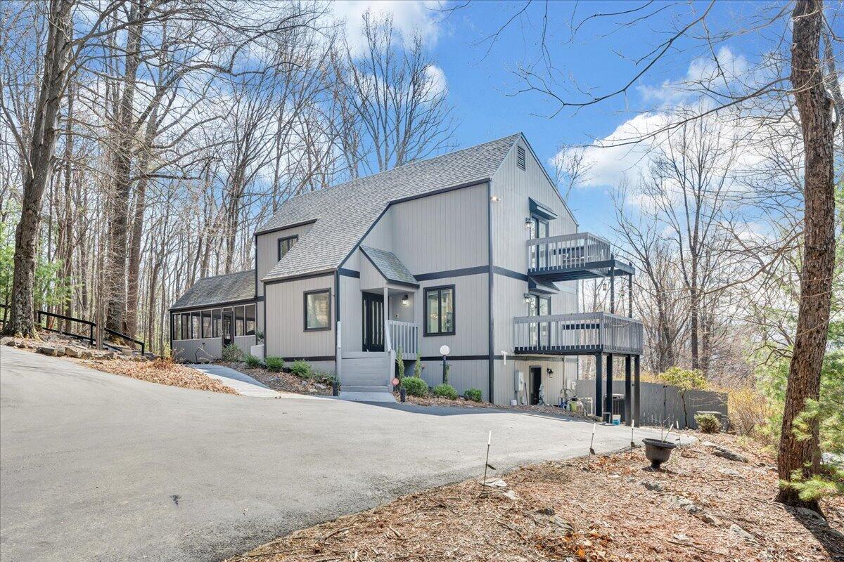 6878 Mount Chestnut RD
