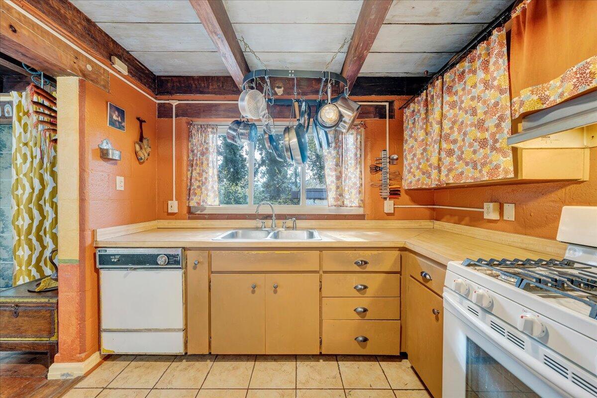 1114 Carolina AVE
