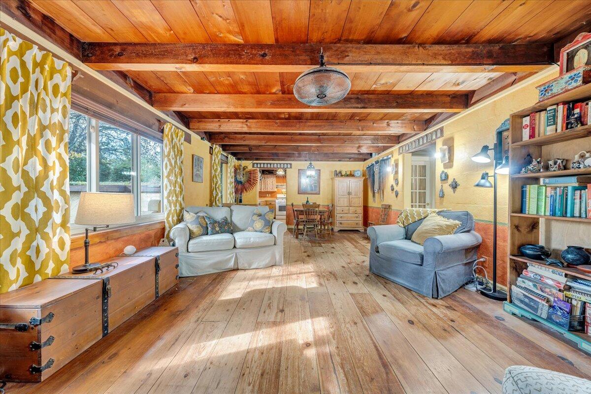 1114 Carolina AVE