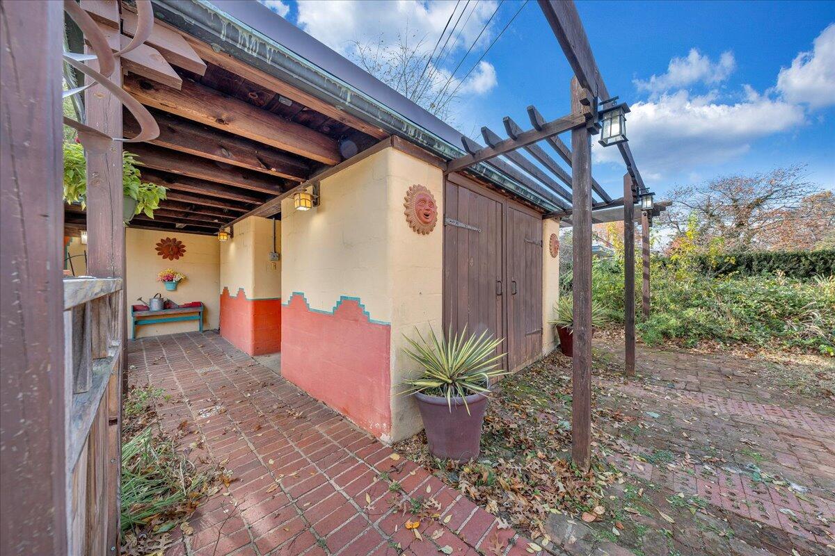 1114 Carolina AVE