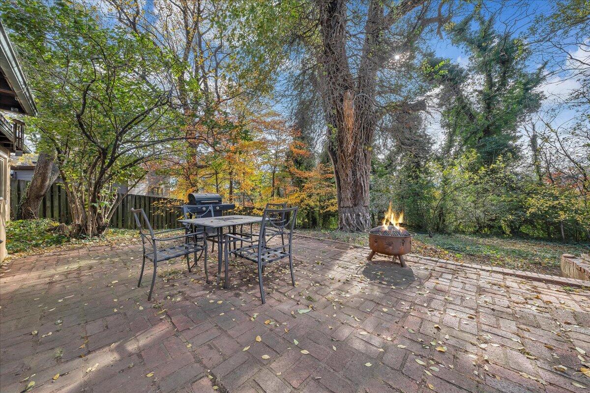 1114 Carolina AVE
