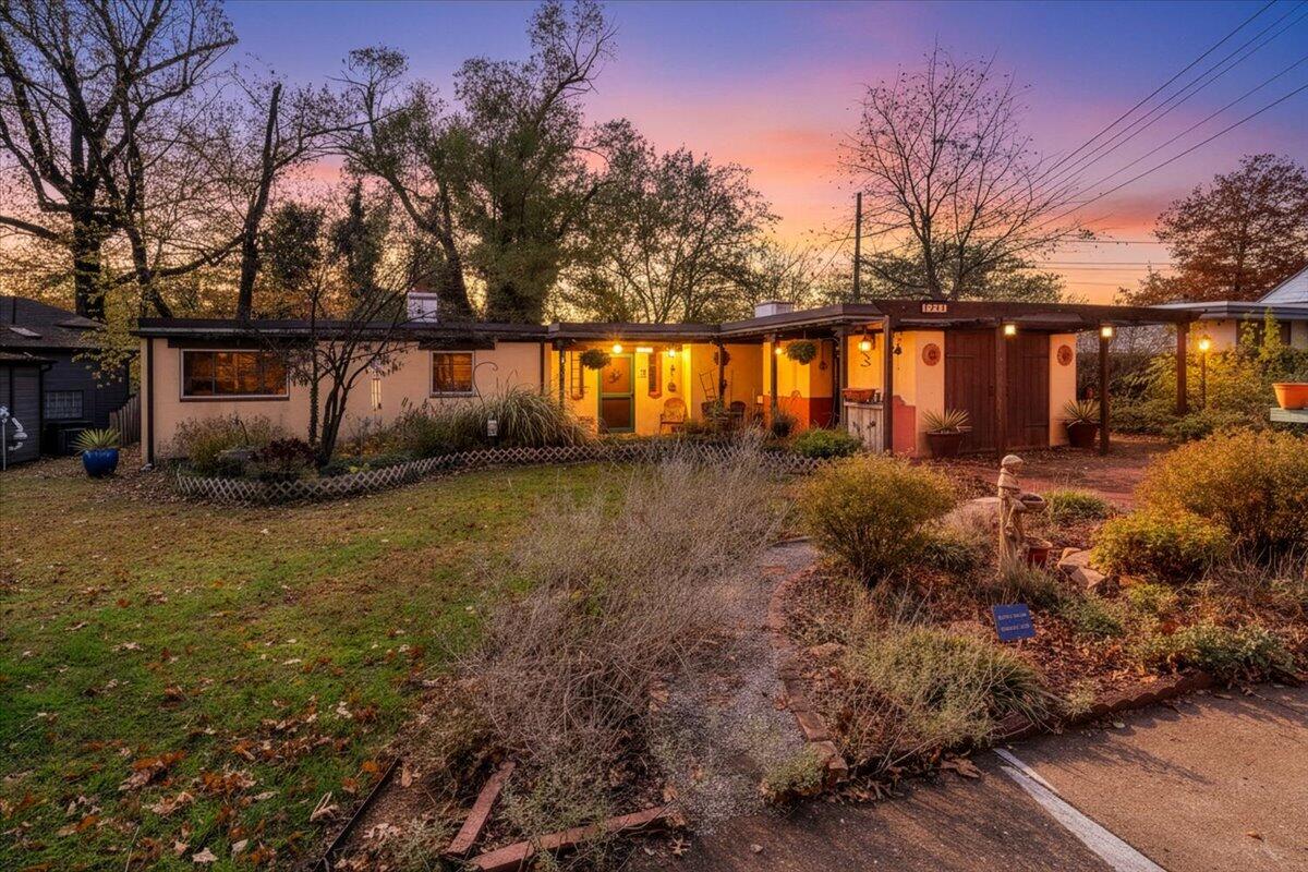 1114 Carolina AVE