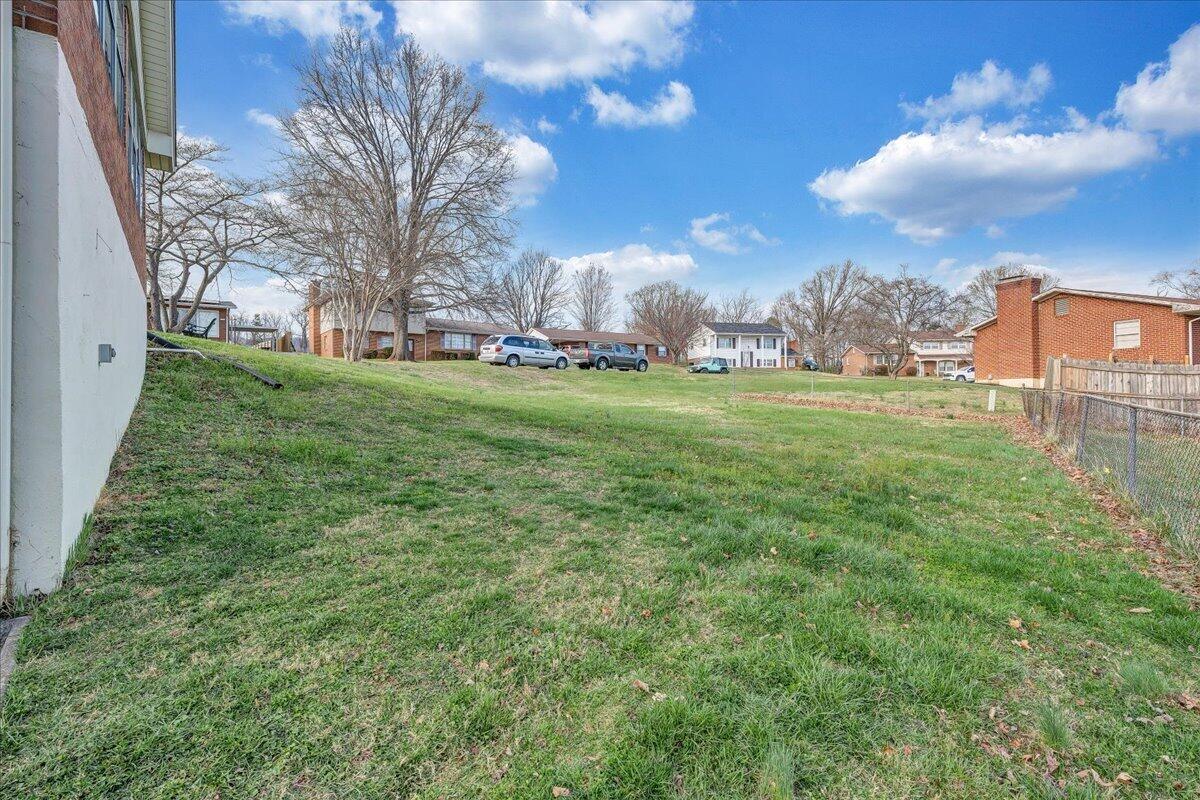 2966 Neil DR