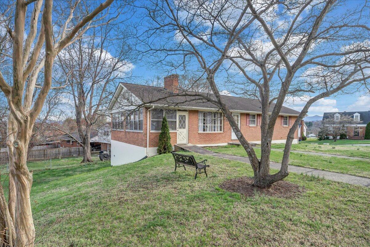 2966 Neil DR