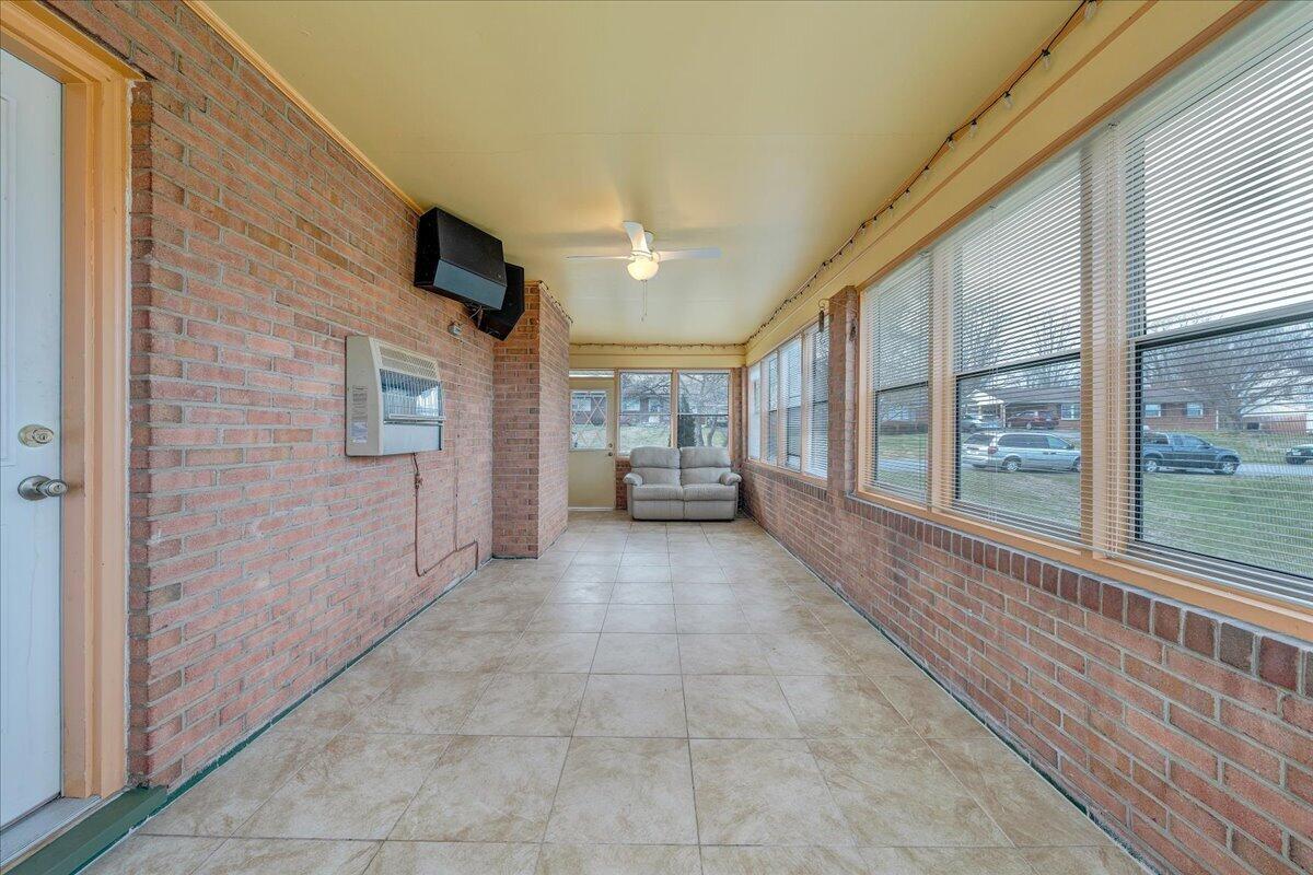 2966 Neil DR