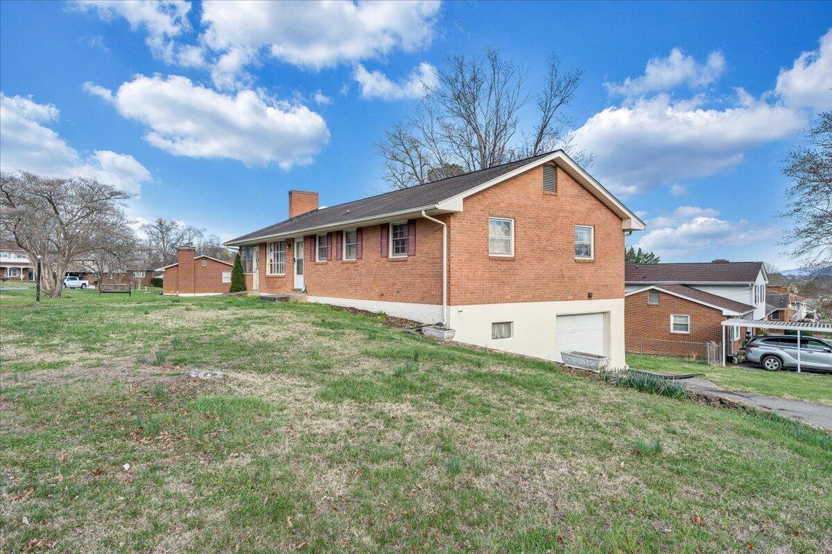 2966 Neil DR