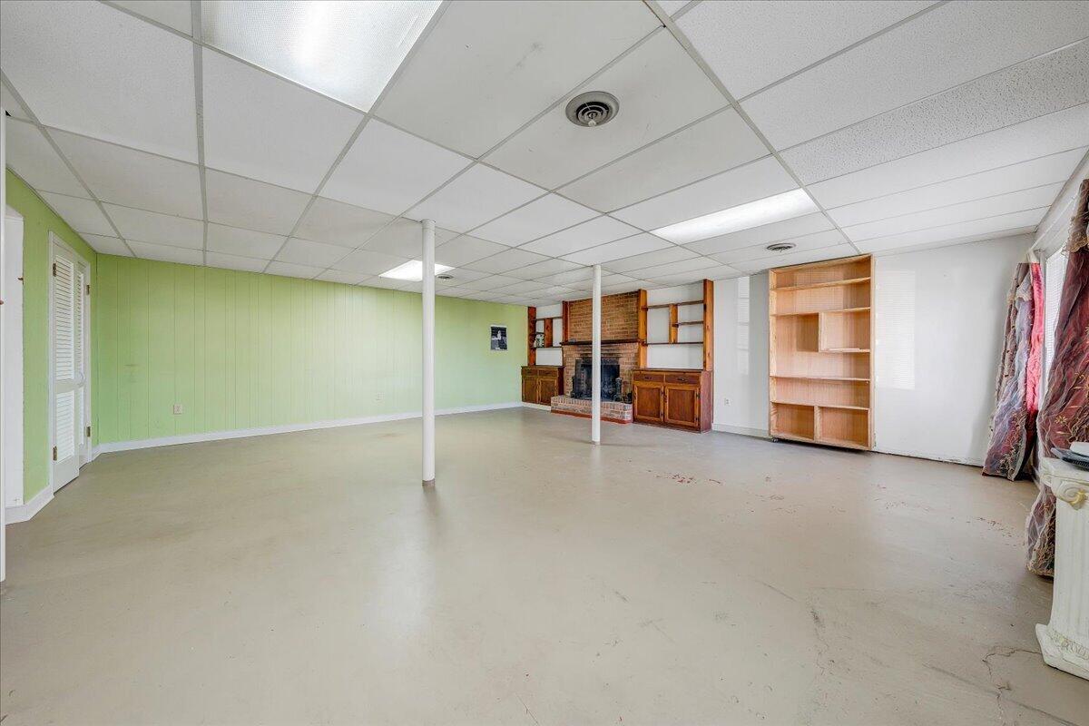 2966 Neil DR