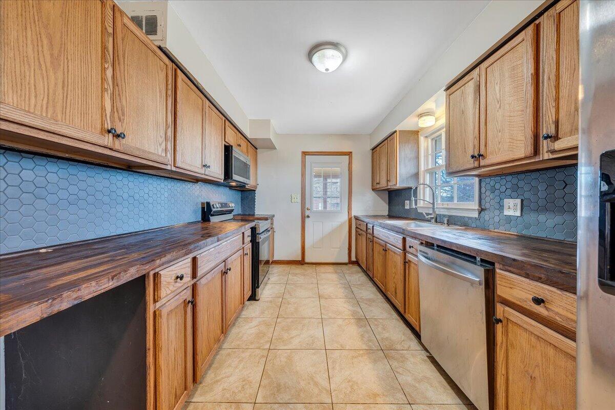 2966 Neil DR