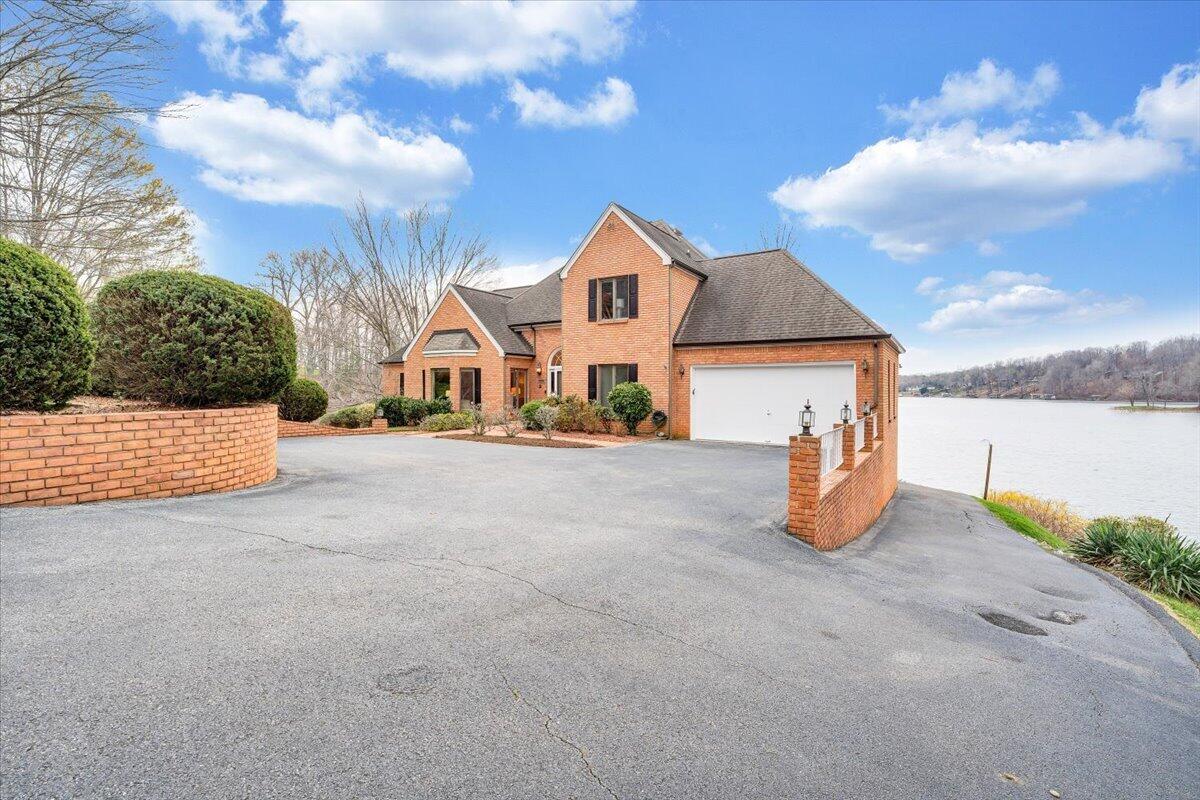 1300 Pats DR