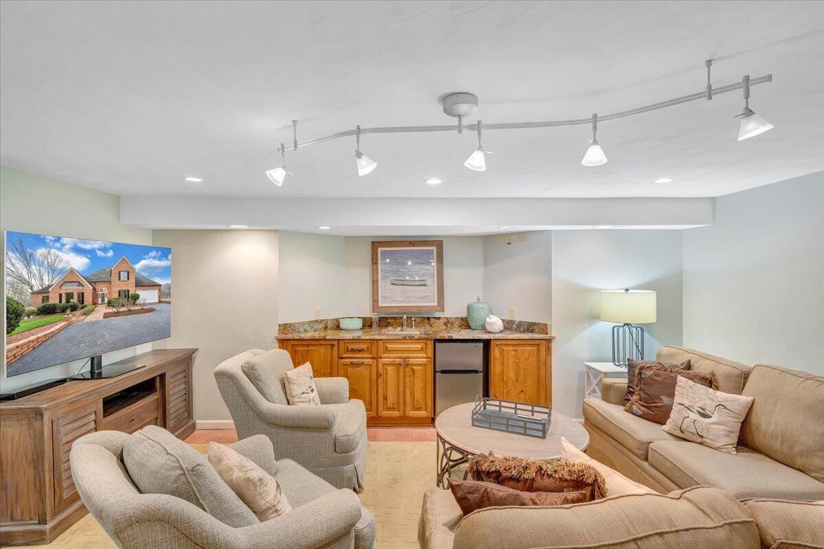 1300 Pats DR