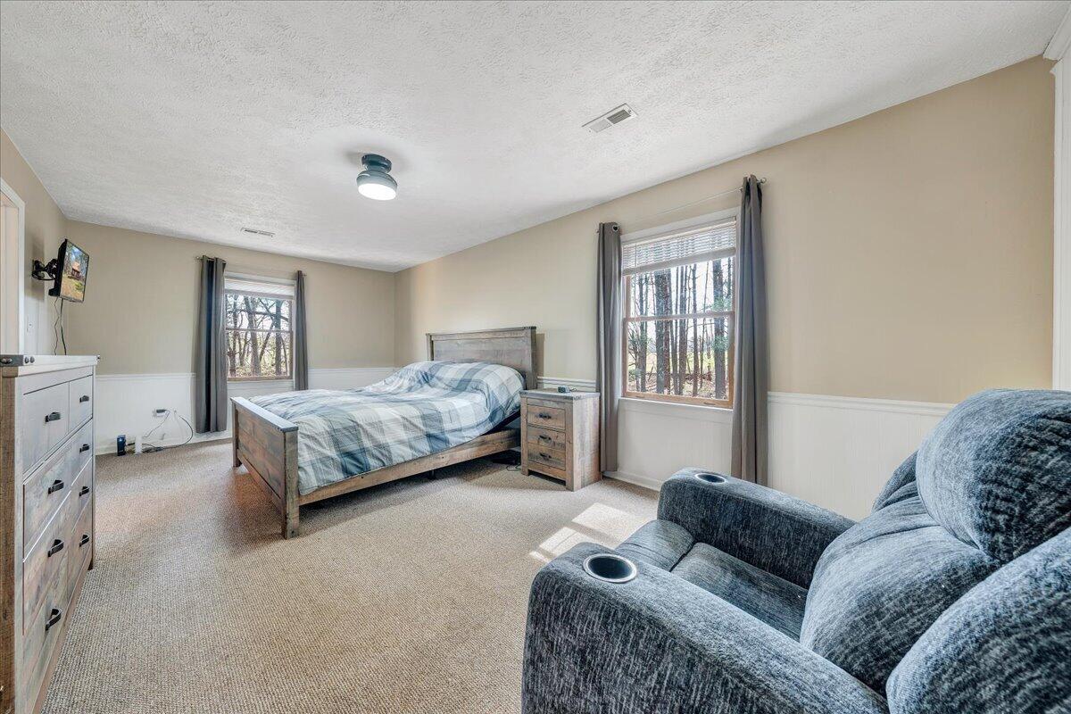 50 Mapleridge DR