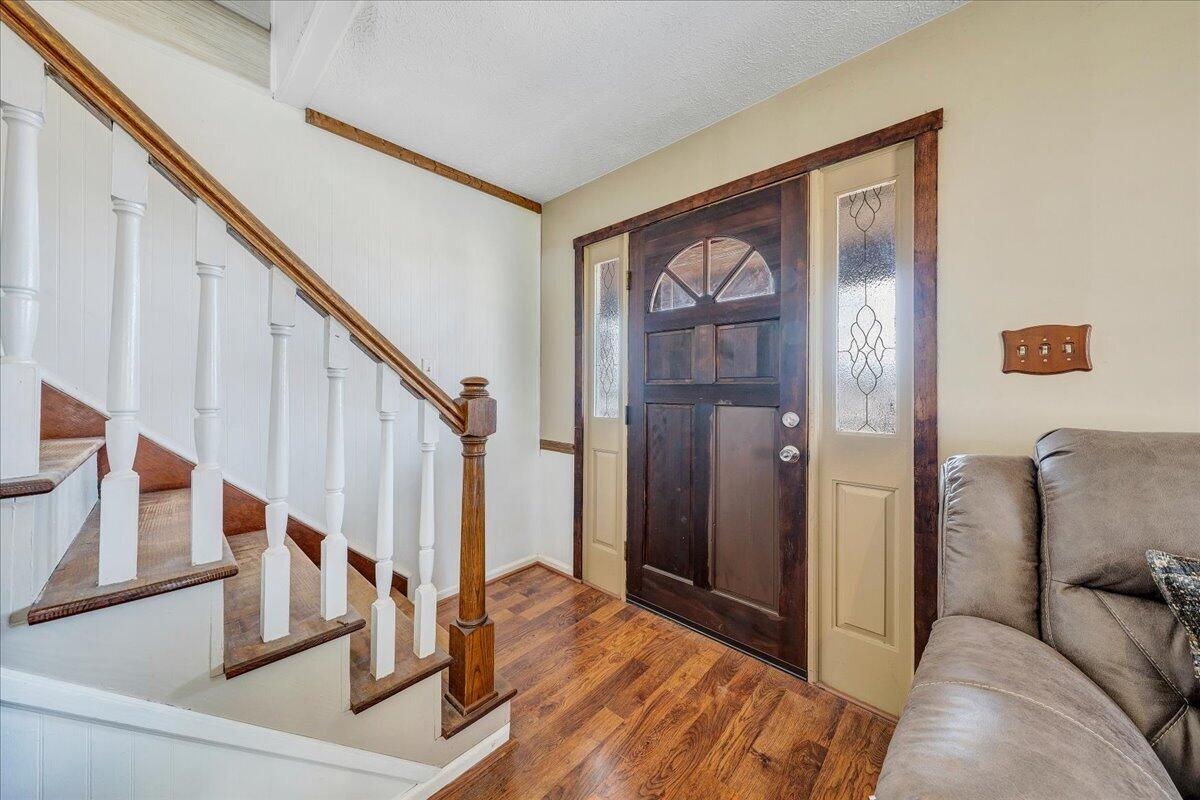 50 Mapleridge DR