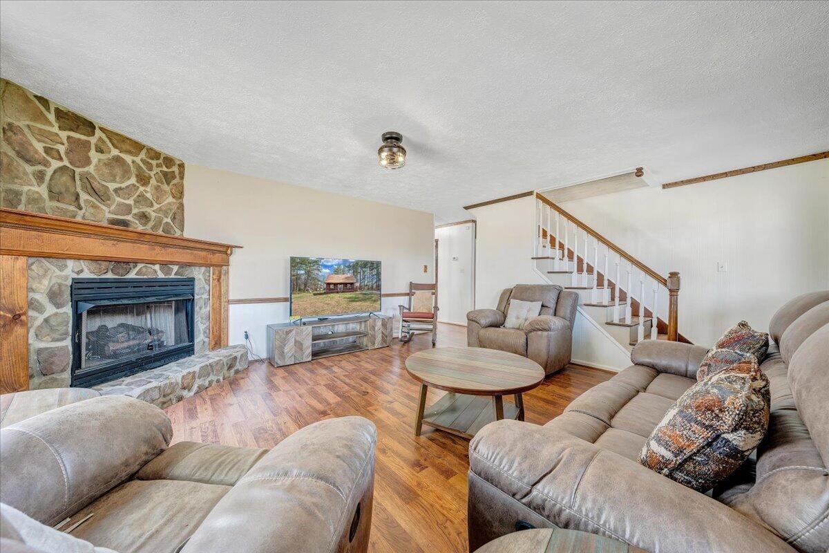 50 Mapleridge DR