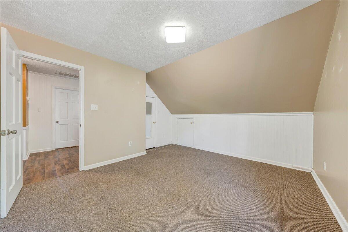 50 Mapleridge DR