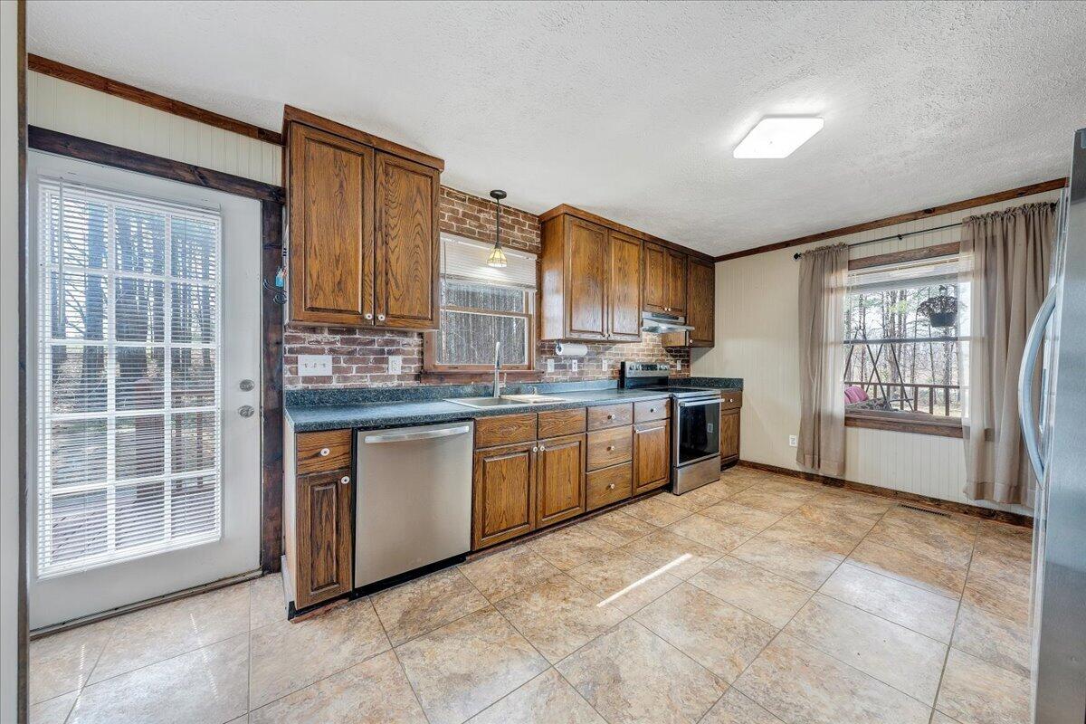 50 Mapleridge DR
