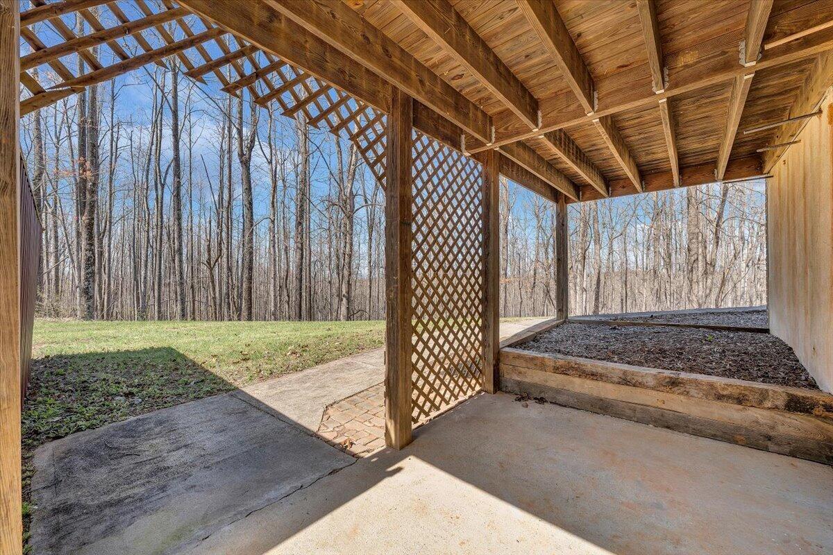 661 N Briar Mountain RD