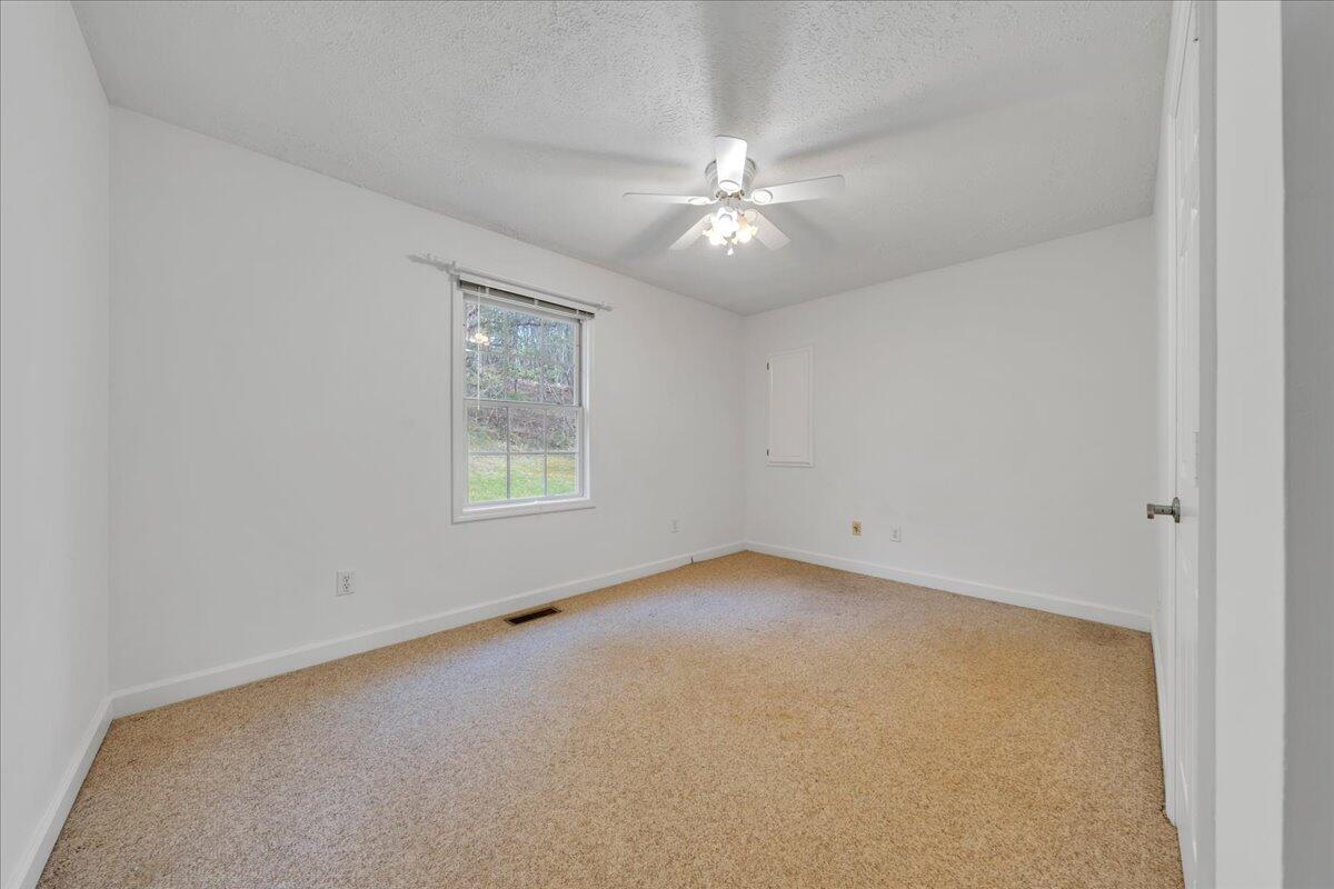 565 Donald AVE