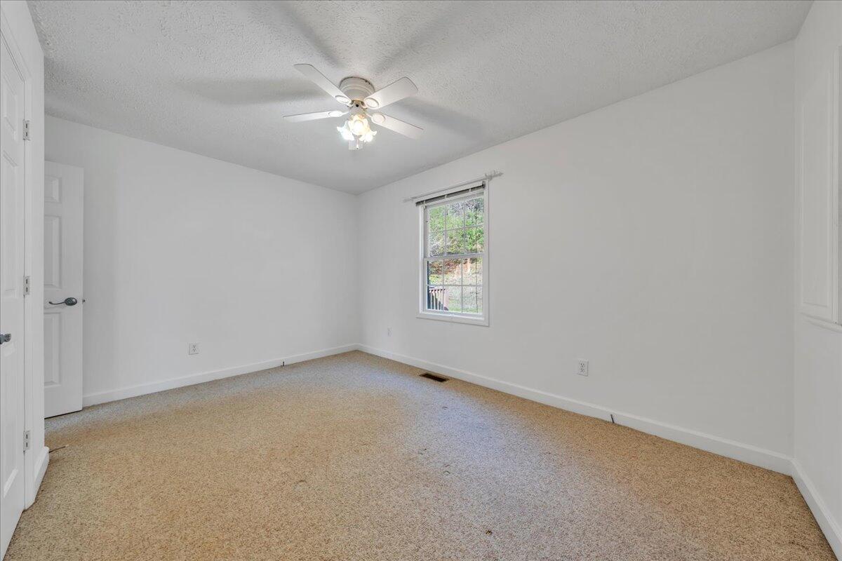 565 Donald AVE