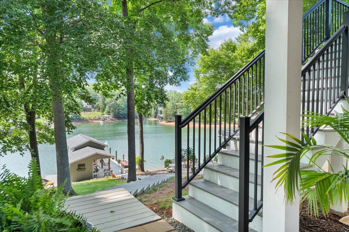 129 Douglas DR