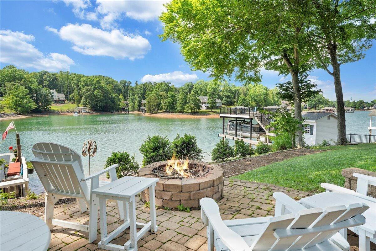 129 Douglas DR
