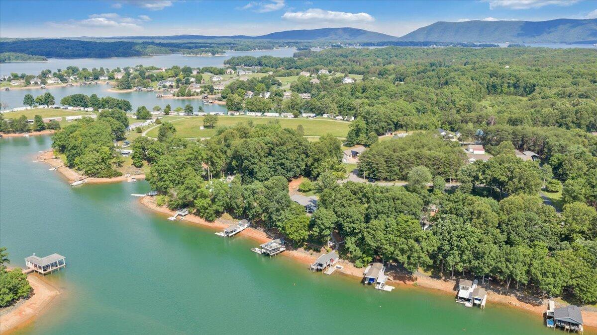 129 Douglas DR