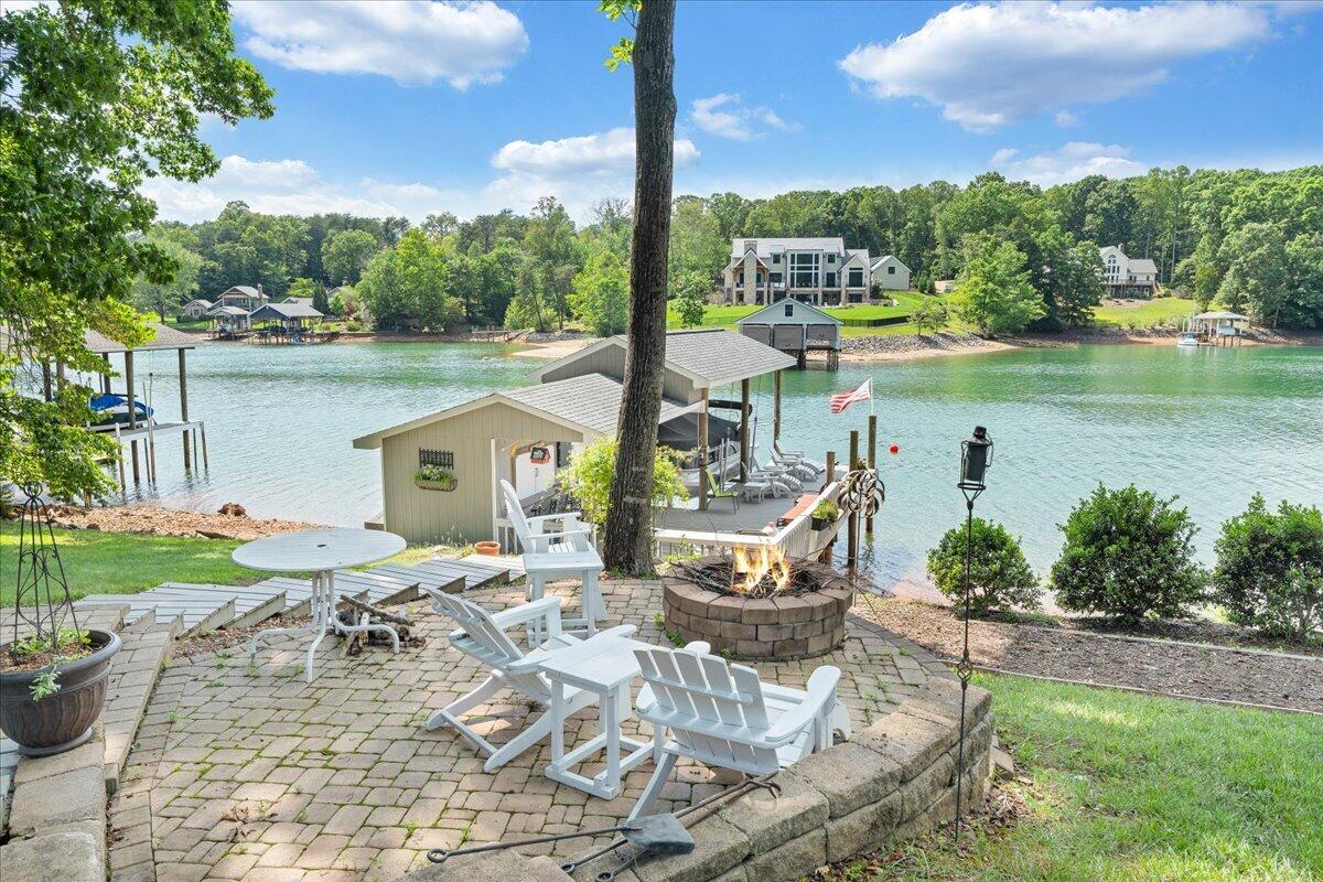 129 Douglas DR