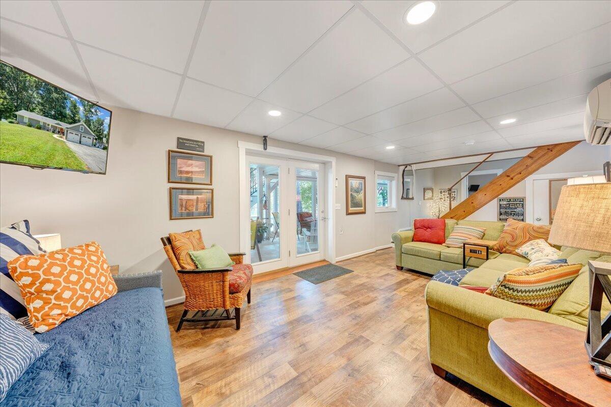 129 Douglas DR