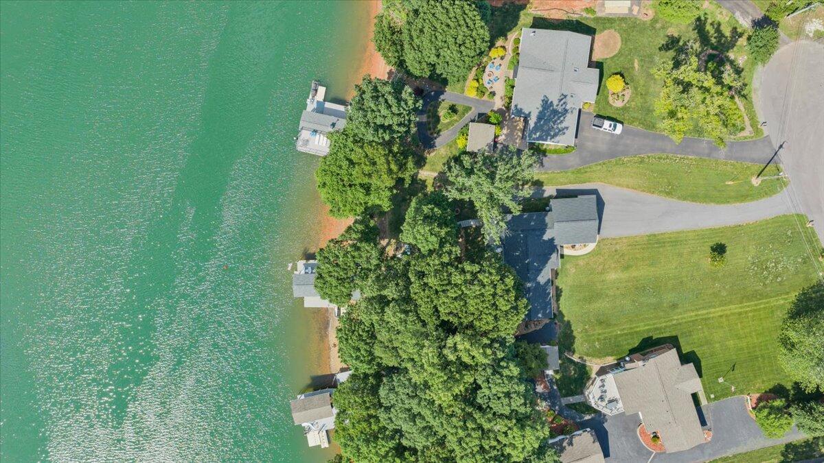129 Douglas DR