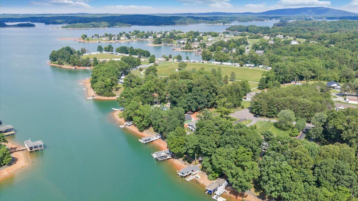 129 Douglas DR