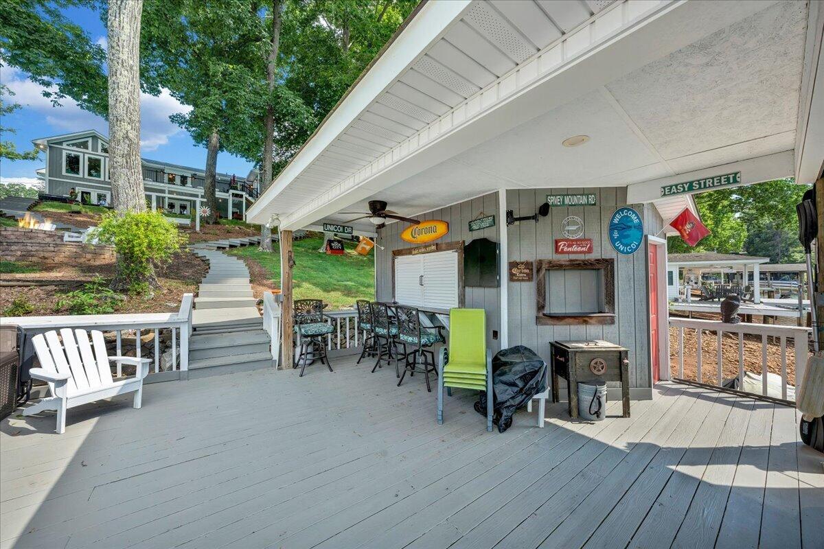 129 Douglas DR