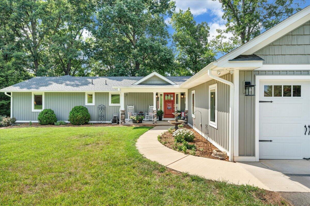 129 Douglas DR